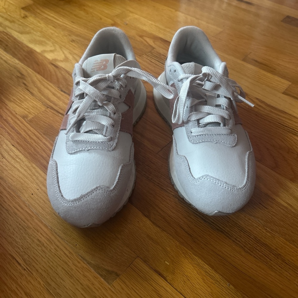 New Balance Women's Sneakers - White and Light Gray